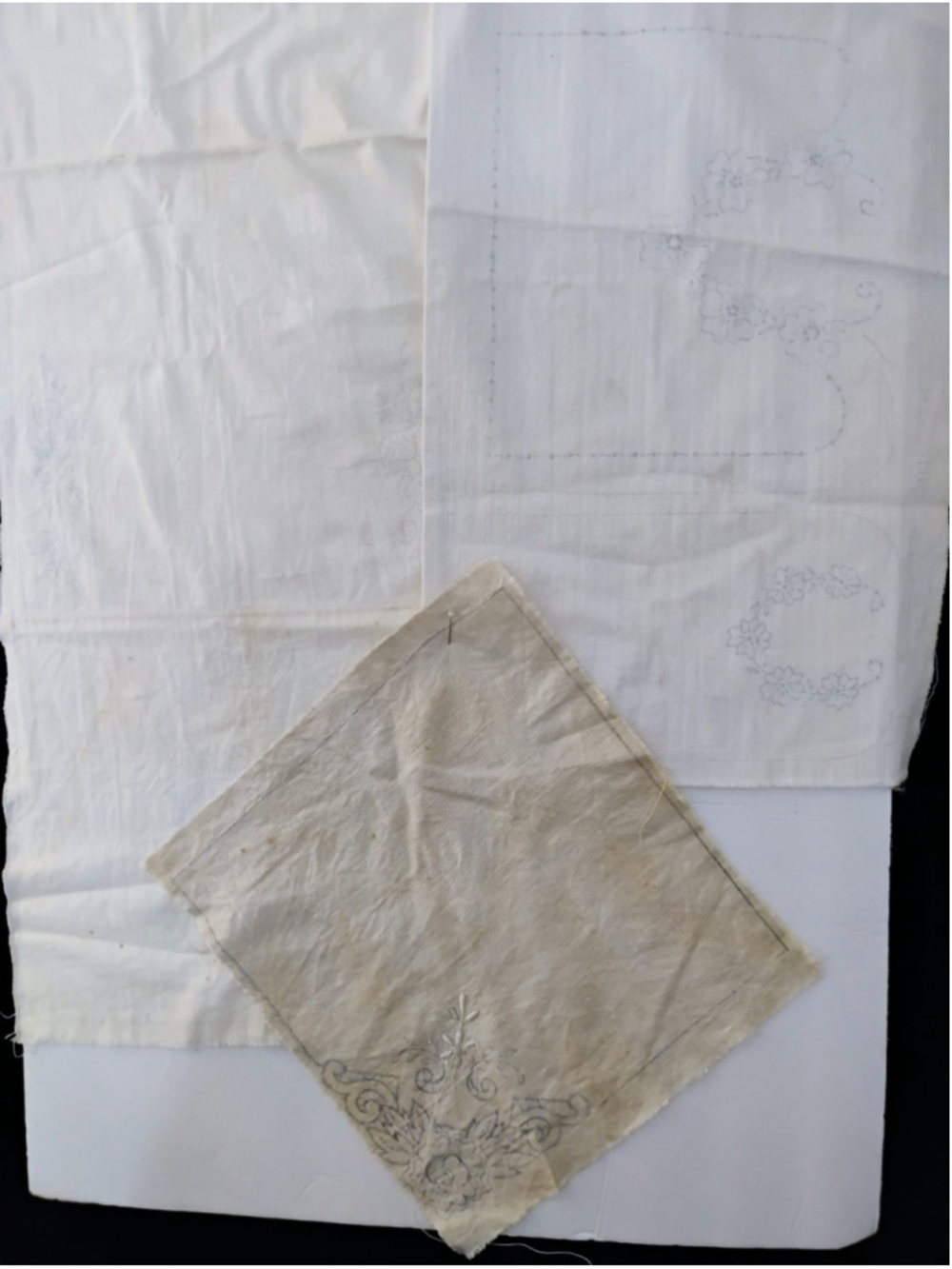 VINTAGE STAMPED LINENS 3 Pc